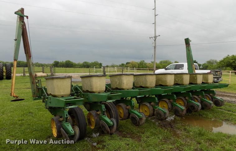 image for item BZ9744 John Deere P7000 planter