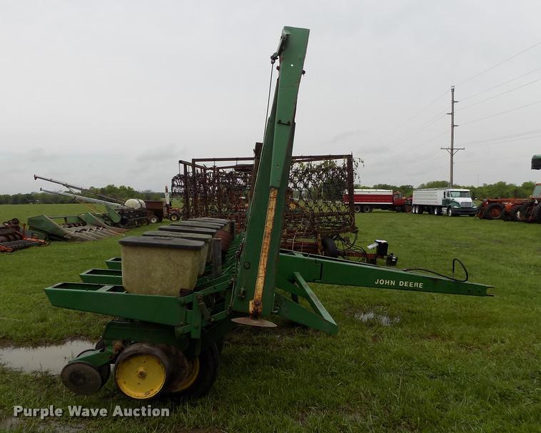 image for item BZ9744 John Deere P7000 planter