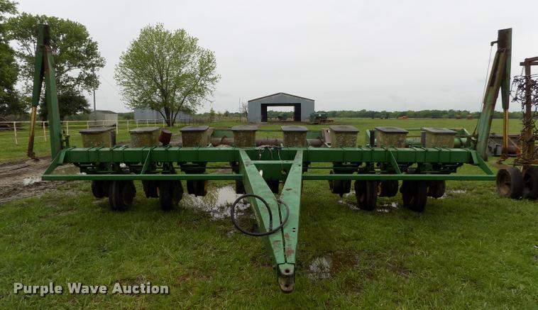 image for item BZ9744 John Deere P7000 planter