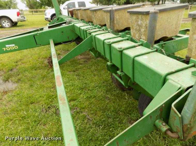 image for item BZ9744 John Deere P7000 planter