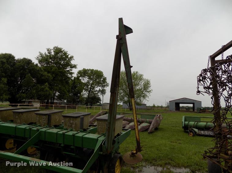 image for item BZ9744 John Deere P7000 planter