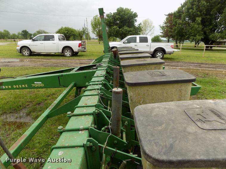 image for item BZ9744 John Deere P7000 planter
