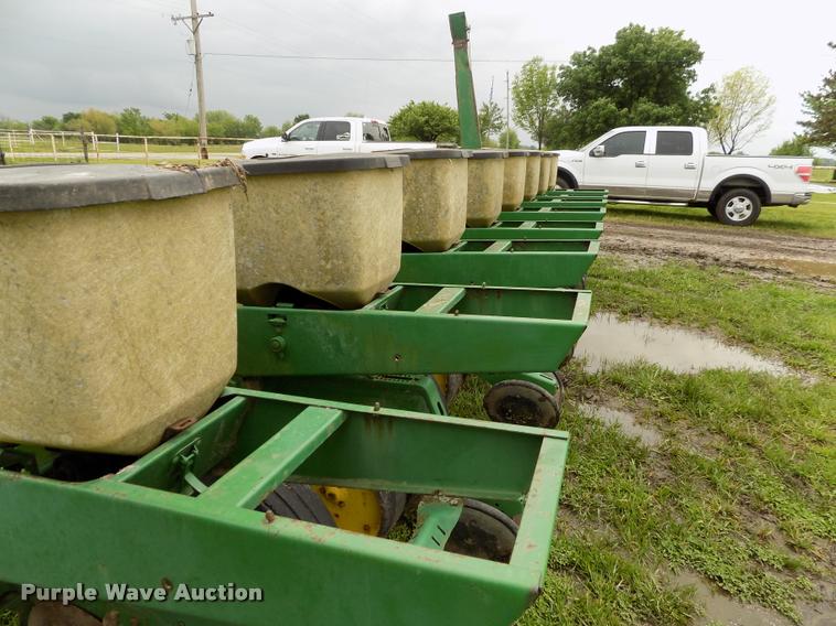 image for item BZ9744 John Deere P7000 planter