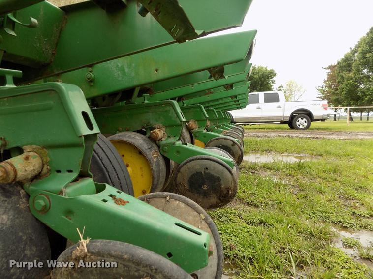 image for item BZ9744 John Deere P7000 planter