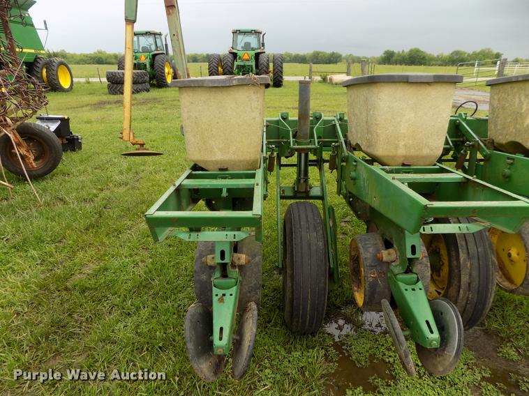 image for item BZ9744 John Deere P7000 planter