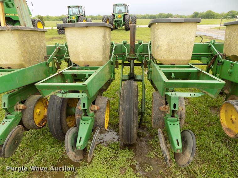 image for item BZ9744 John Deere P7000 planter