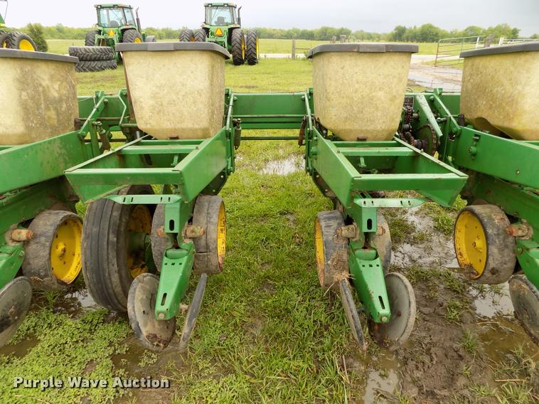 image for item BZ9744 John Deere P7000 planter