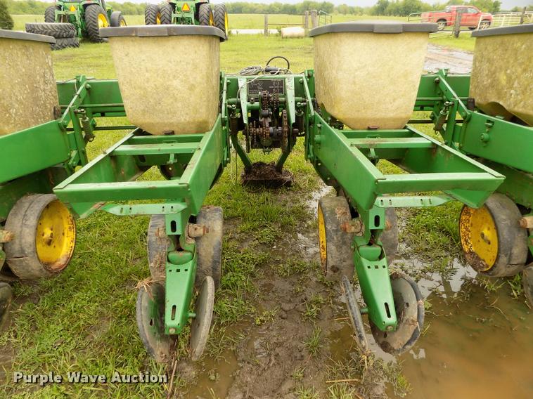 image for item BZ9744 John Deere P7000 planter