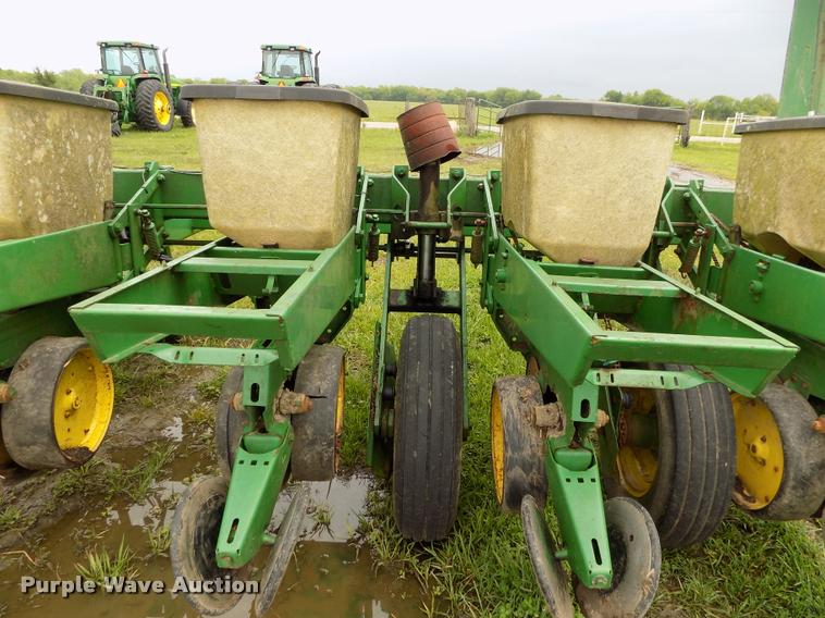 image for item BZ9744 John Deere P7000 planter