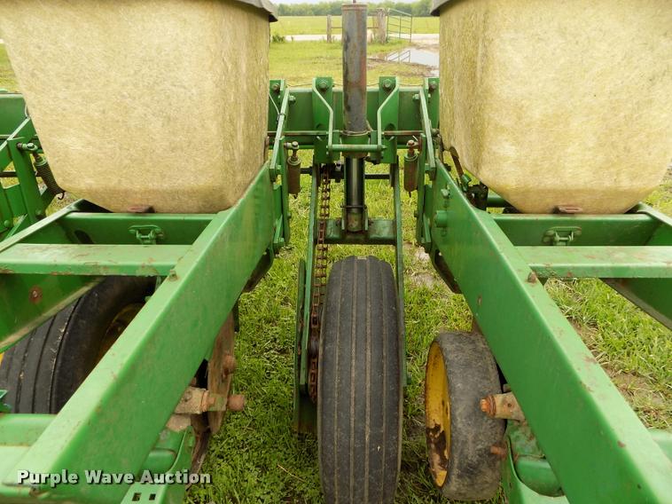 image for item BZ9744 John Deere P7000 planter