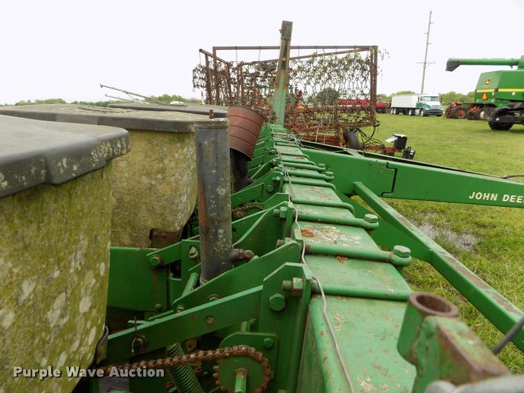 image for item BZ9744 John Deere P7000 planter