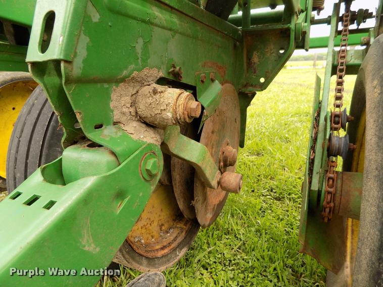 image for item BZ9744 John Deere P7000 planter