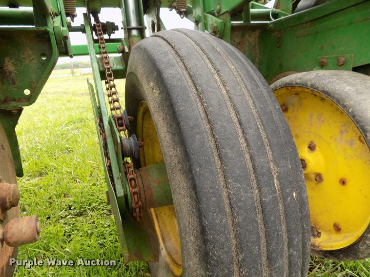 image for item BZ9744 John Deere P7000 planter
