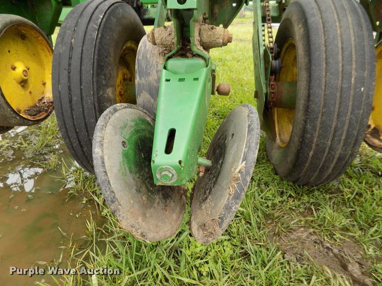 image for item BZ9744 John Deere P7000 planter