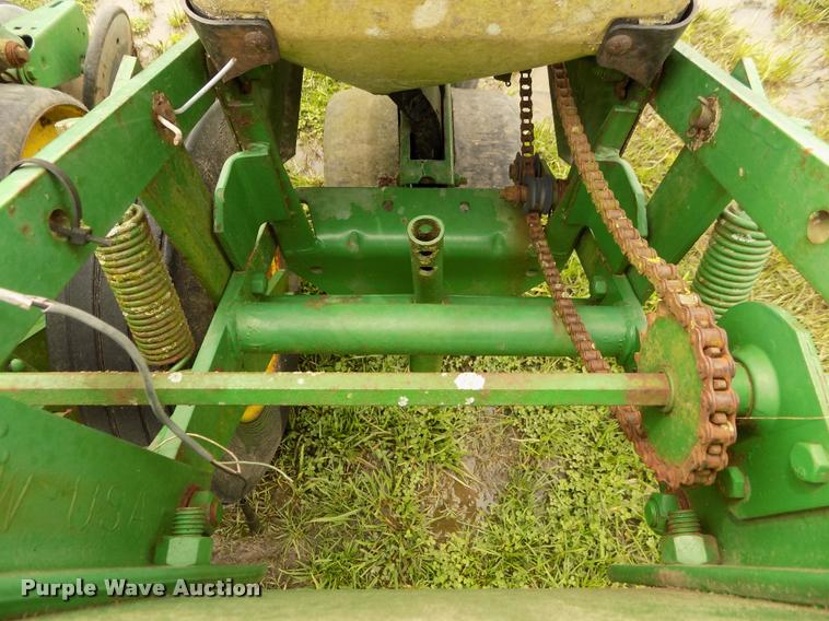 image for item BZ9744 John Deere P7000 planter