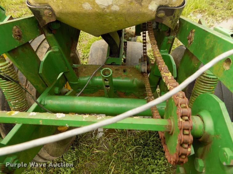 image for item BZ9744 John Deere P7000 planter