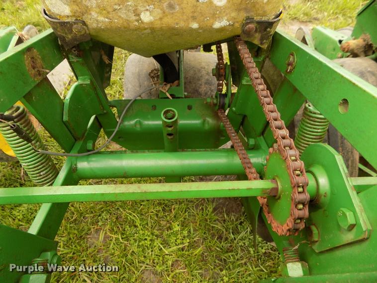 image for item BZ9744 John Deere P7000 planter