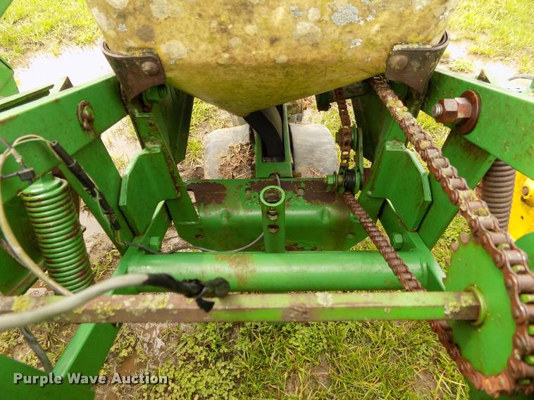 image for item BZ9744 John Deere P7000 planter