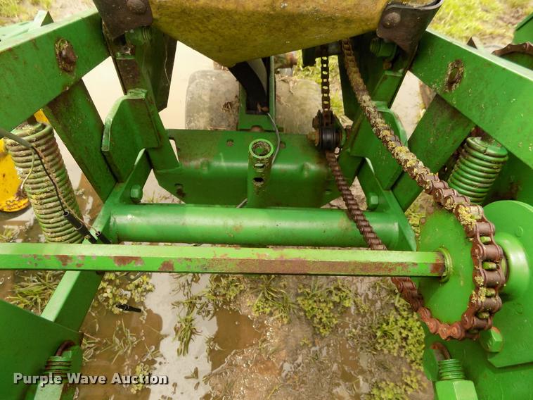 image for item BZ9744 John Deere P7000 planter