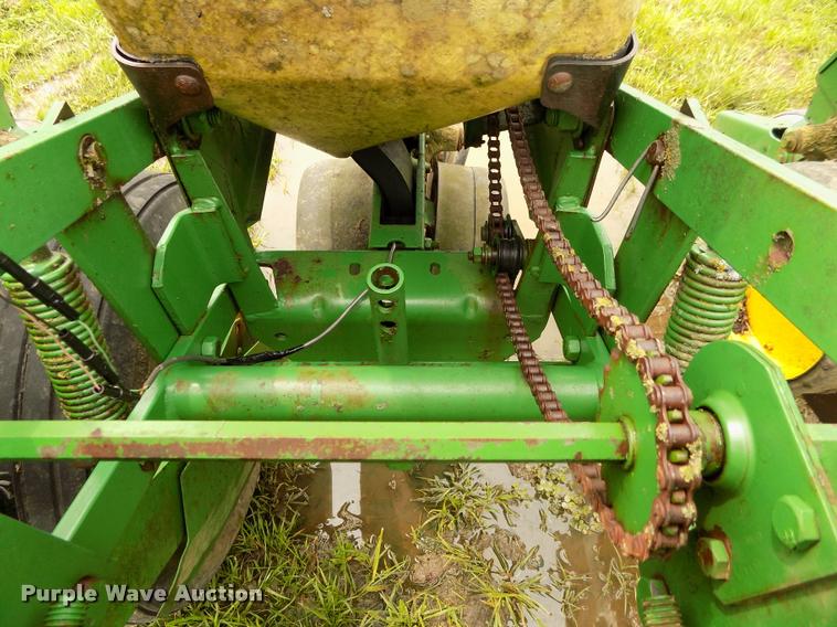 image for item BZ9744 John Deere P7000 planter