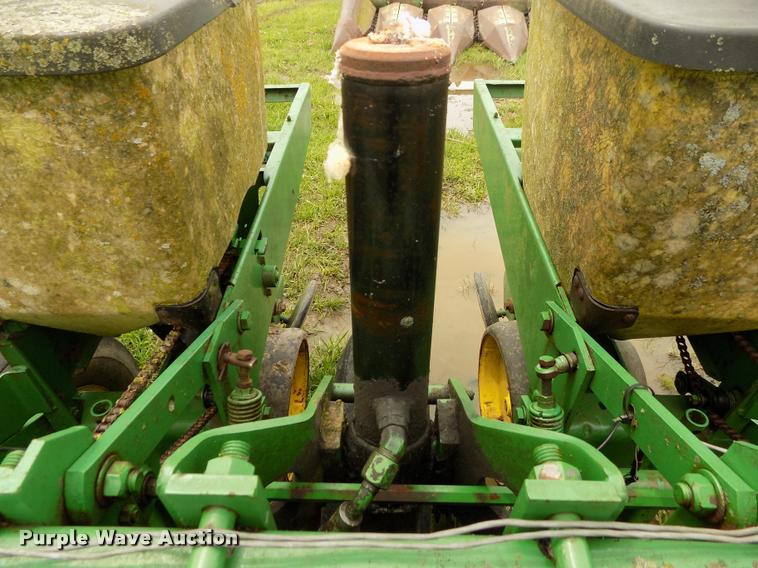 image for item BZ9744 John Deere P7000 planter
