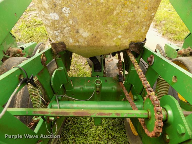 image for item BZ9744 John Deere P7000 planter