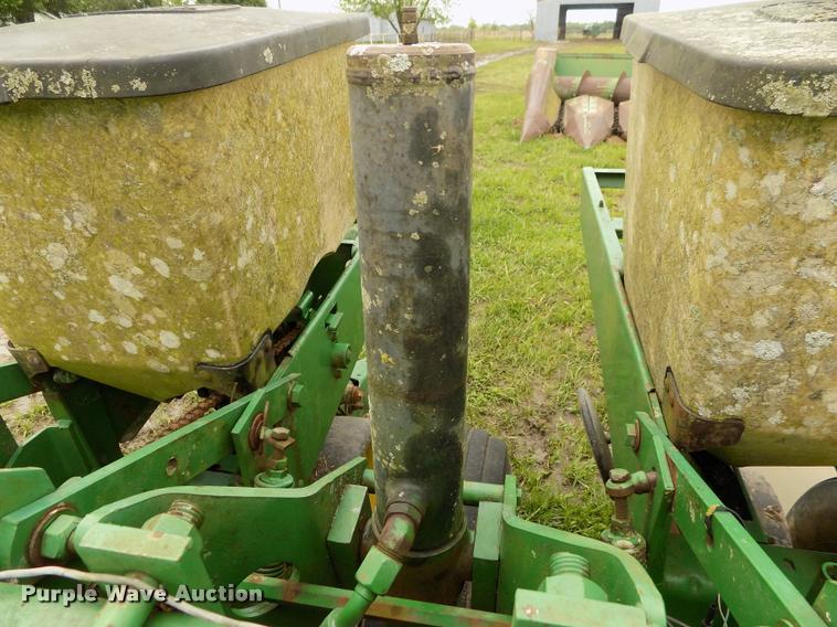 image for item BZ9744 John Deere P7000 planter