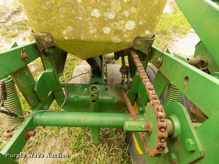 image for item BZ9744 John Deere P7000 planter