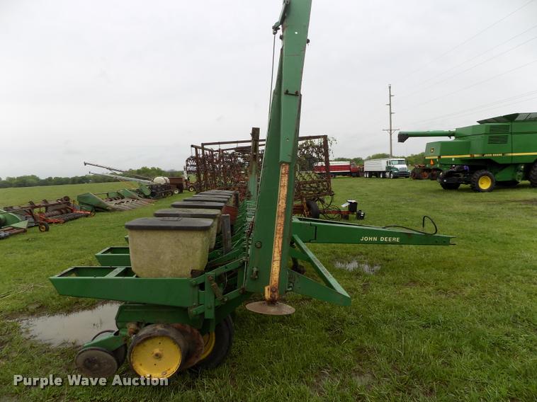 image for item BZ9744 John Deere P7000 planter