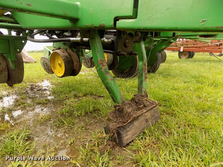 image for item BZ9744 John Deere P7000 planter