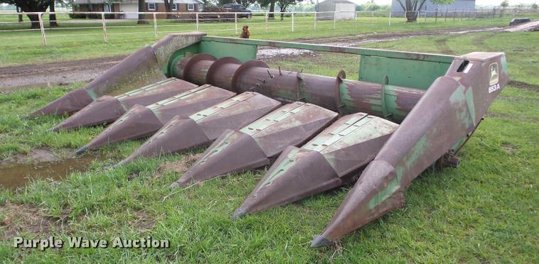 image for item BZ9745 John Deere 653A corn head