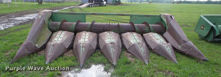 image for item BZ9745 John Deere 653A corn head