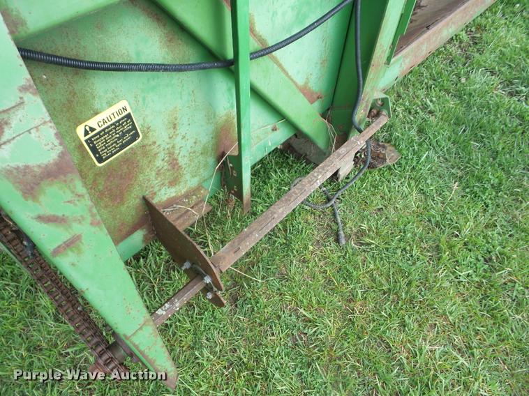 image for item BZ9745 John Deere 653A corn head