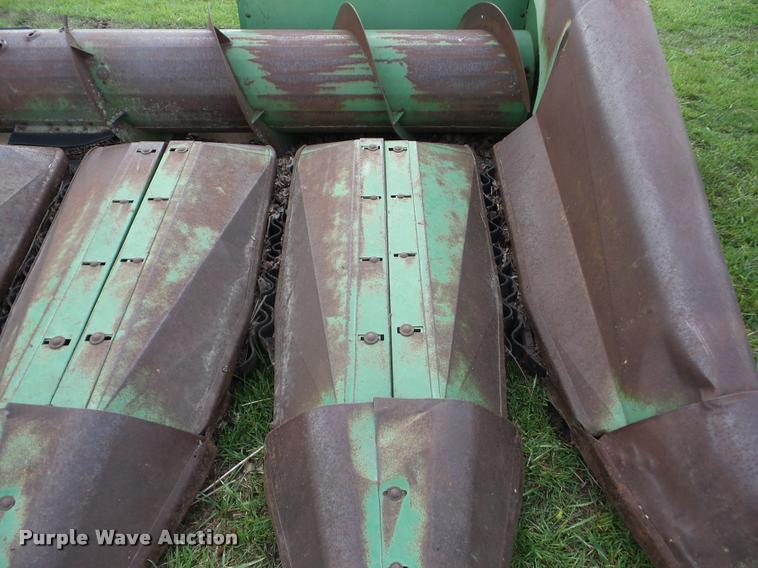 image for item BZ9745 John Deere 653A corn head