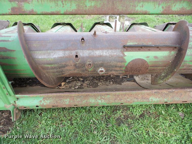image for item BZ9745 John Deere 653A corn head