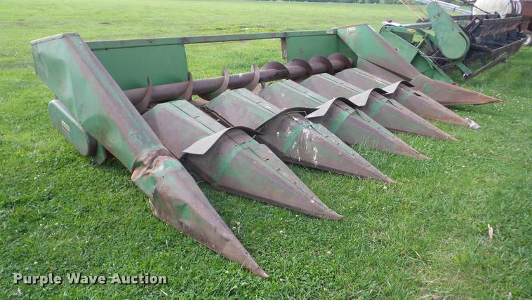 image for item BZ9748 John Deere corn head