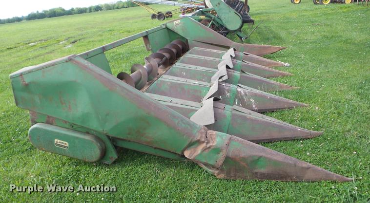 image for item BZ9748 John Deere corn head
