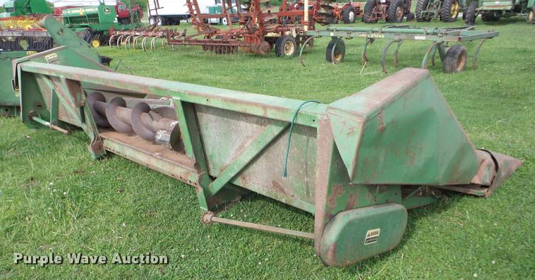 image for item BZ9748 John Deere corn head