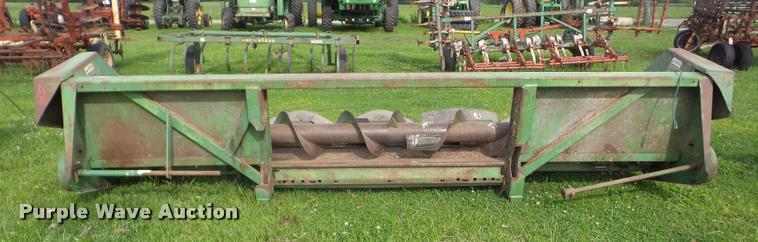 image for item BZ9748 John Deere corn head