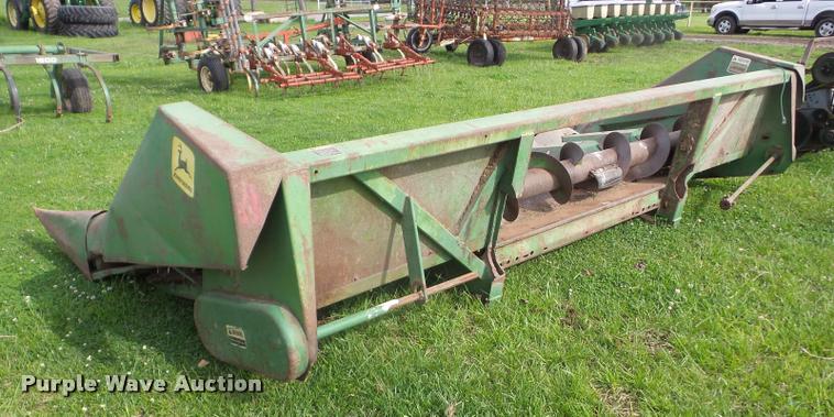 image for item BZ9748 John Deere corn head