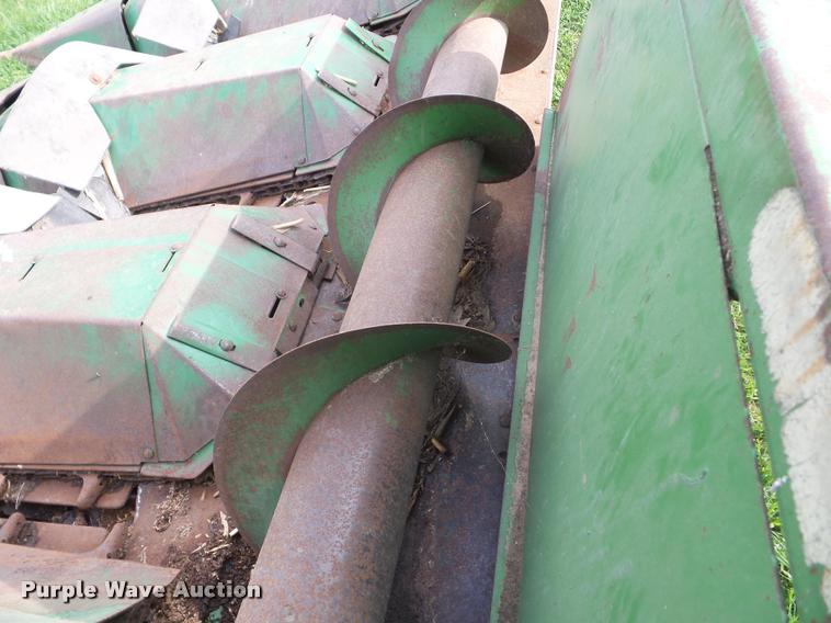 image for item BZ9748 John Deere corn head