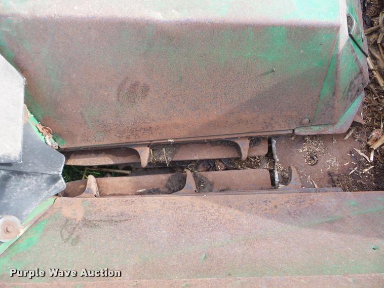 image for item BZ9748 John Deere corn head