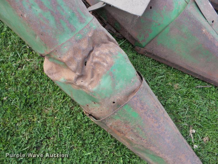 image for item BZ9748 John Deere corn head