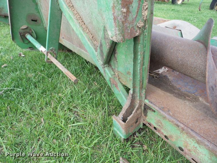 image for item BZ9748 John Deere corn head