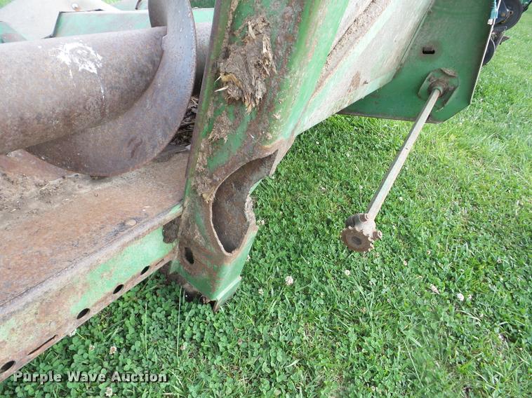 image for item BZ9748 John Deere corn head