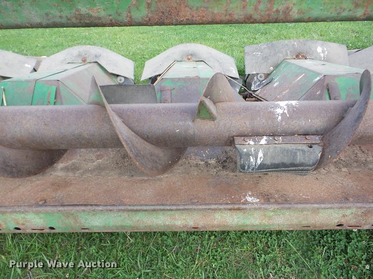 image for item BZ9748 John Deere corn head