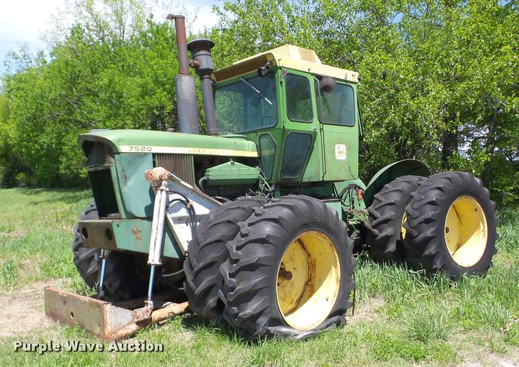 image for item DP9486 1974 John Deere 7520 tractor
