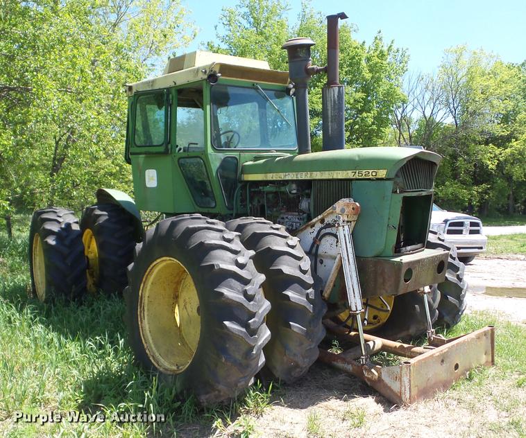 image for item DP9486 1974 John Deere 7520 tractor