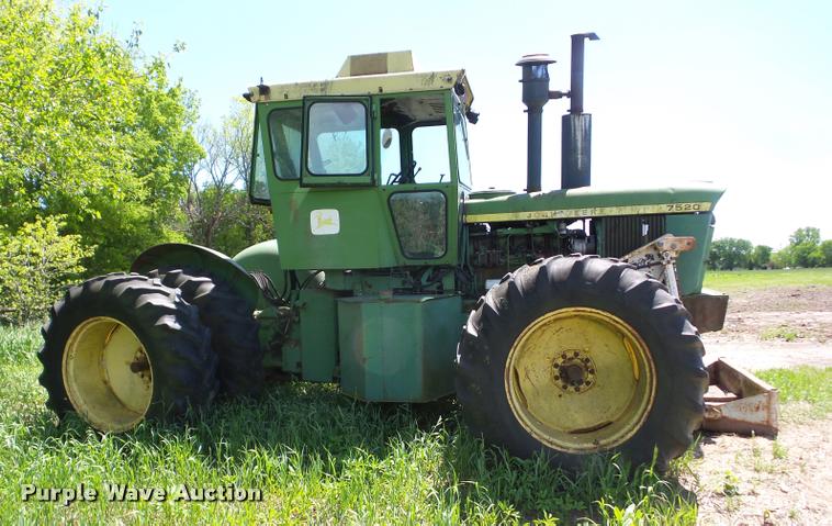 image for item DP9486 1974 John Deere 7520 tractor