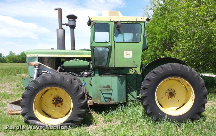 image for item DP9486 1974 John Deere 7520 tractor